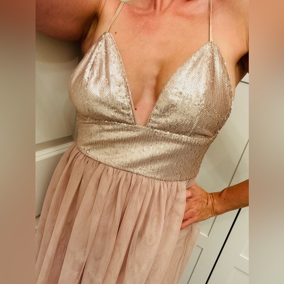 Blush sequin Plunge dress - Picture 3 of 5